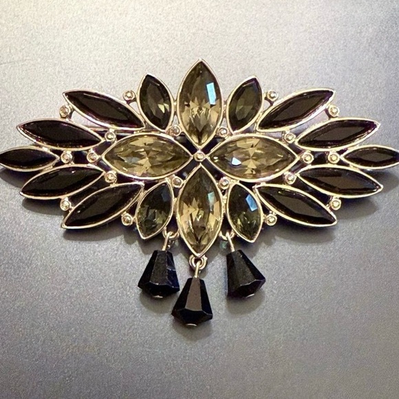 SWAROVSKI - Black Taupe Crystal Swarovski Brooch/Rhodium Plated/Signed. Like New - Picture 2 of 6